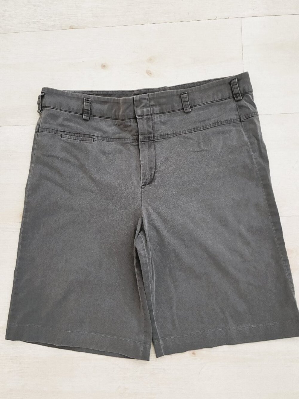 Vince Women’s Coin Pocket Bermuda Shorts Charcoal Gray Size 12